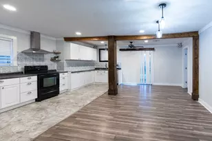 1425 15th St, Huntsville, TX 77340 - Photo 3