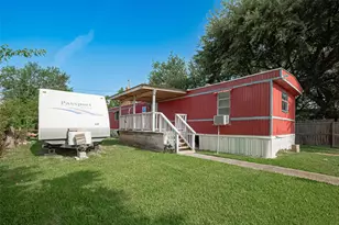 914 Davis St, Pasadena, TX 77506 - Photo 1