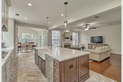 47 Firethorn Place, The Woodlands, TX 77382 - Photo 11