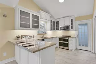 52 Hideaway Dr, Friendswood, TX 77546 - Photo 11