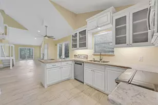 52 Hideaway Dr, Friendswood, TX 77546 - Photo 13