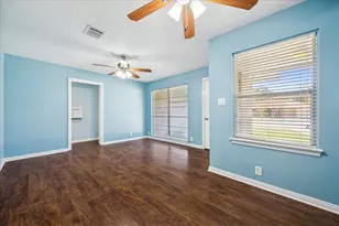 329 Robin St, Deer Park, TX 77536 - Photo 9