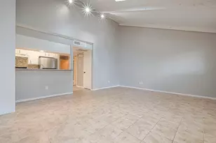 1108 W Tri Oaks Ln, Houston, TX 77043 - Photo 9