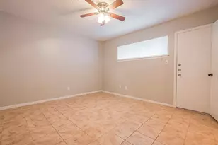 1108 W Tri Oaks Ln, Houston, TX 77043 - Photo 17