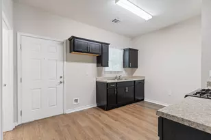 118 W Dahlgreen, Wharton, TX 77488 - Photo 7