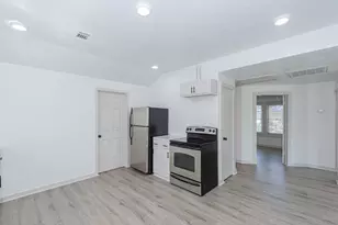 108 Lostracco St, Angleton, TX 77515 - Photo 9