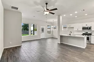 119 Winged Elm Ct, Willis, TX 77318 - Photo 5