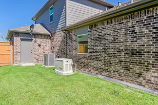 949 Neches Ln, Dayton, TX 77535 - Photo 7