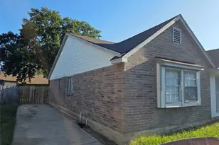 19302 Woodglen Dr, Katy, TX 77449 - Photo 1