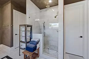 878 W 41st St, Houston, TX 77018 - Photo 27