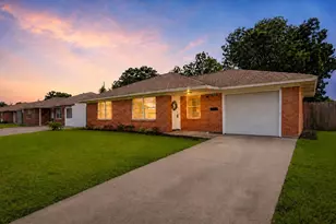 2102 Blueberry Ln, Pasadena, TX 77502 - Photo 1