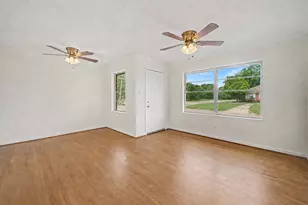 2102 Blueberry Ln, Pasadena, TX 77502 - Photo 5