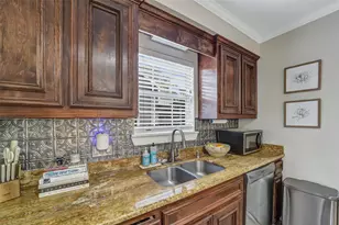 203 Northwood St, Houston, TX 77009 - Photo 9