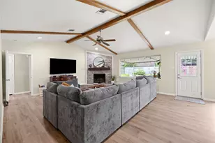 1922 Crooked Creek Ln, Pearland, TX 77581 - Photo 5