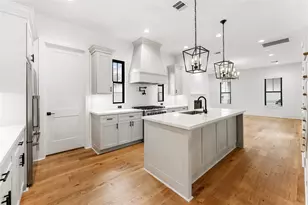 517 E 4th St, Houston, TX 77007 - Photo 1