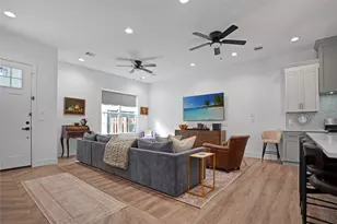 303 Blueberry St, Houston, TX 77018 - Photo 9