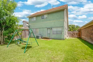 209 Almond Dr, Lake Jackson, TX 77566 - Photo 7