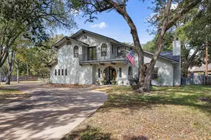 104 N Hickory Ln, Columbus, TX 78934 - Photo 1
