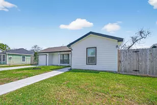 2202 Alabama St, Baytown, TX 77520 - Photo 3