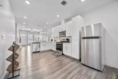 8009 Sterlingshire Street #B, Houston, TX 77078 - Photo 7