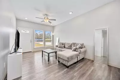 8009 Sterlingshire Street #B, Houston, TX 77078 - Photo 5