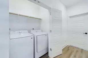 3004 Jensen Spgs Ln, Houston, TX 77026 - Photo 23