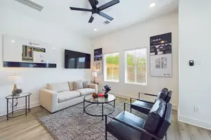 3004 Jensen Spgs Ln, Houston, TX 77026 - Photo 11