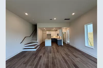 879 Rachel St Rachel Street #E, Houston, TX 77091 - Photo 11