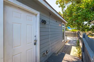 2912 Ave N 1/2, Galveston, TX 77550 - Photo 29
