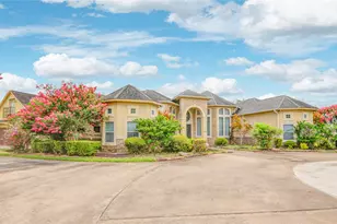 101 Rosewood St, Lake Jackson, TX 77566 - Photo 1