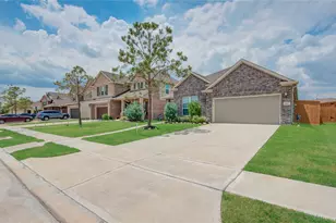 2425 Temple Crag Dr, Rosharon, TX 77583 - Photo 3