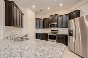 2425 Temple Crag Dr, Rosharon, TX 77583 - Photo 13