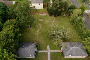 4753 Mallow St, Houston, TX 77033 - Photo 9