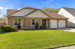 2785 Pinewood Dr, League City, TX 77573 - Photo 1