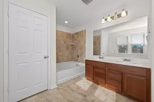 611 Ash Mill Dr, Houston, TX 77090 - Photo 37