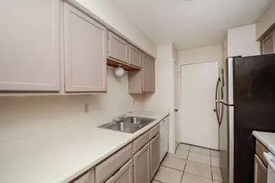 9700 Leawood Boulevard #1601, Houston, TX 77099 - Photo 13