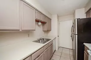 9700 Leawood Blvd, Houston, TX 77099 - Photo 13