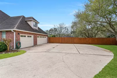 18 Falling Leaf Court, Friendswood, TX 77546 - Photo 5