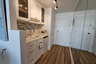 415 E Beach Dr, Galveston, TX 77550 - Photo 21