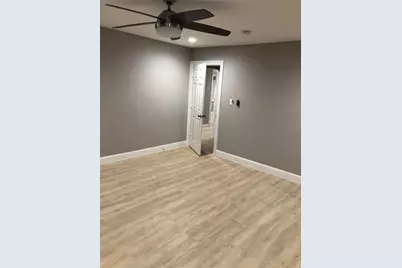 10667 Hazelhurst Drive E, Houston, TX 77043 - Photo 15