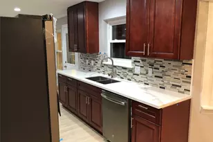 10667 Hazelhurst Dr E, Houston, TX 77043 - Photo 11