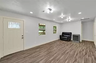 211 Walter Dr, Cleveland, TX 77328 - Photo 5