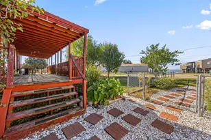 2815 Bay Oaks Harbor Dr, Baytown, TX 77523 - Photo 3