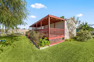 2815 Bay Oaks Harbor Dr, Baytown, TX 77523 - Photo 5