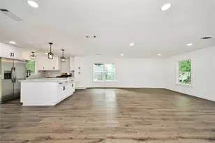 33 Kittiwake Ct, The Woodlands, TX 77380 - Photo 9