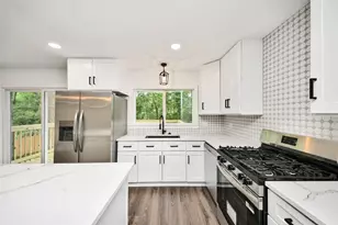 33 Kittiwake Ct, The Woodlands, TX 77380 - Photo 11