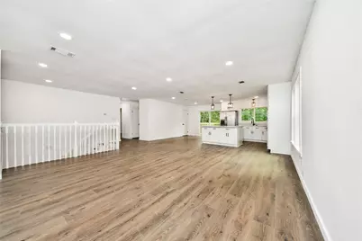 33 Kittiwake Court, The Woodlands, TX 77380 - Photo 5