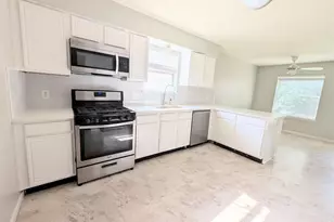 4521 Stonebridge Dr, Pearland, TX 77584 - Photo 5