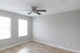 2830 Bay Oaks Harbor Dr, Baytown, TX 77523 - Photo 7