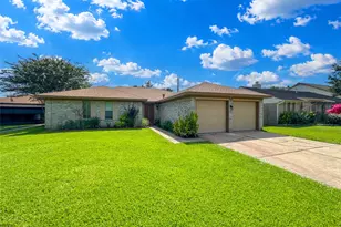 39 Oak Harbor Dr, Houston, TX 77062 - Photo 3